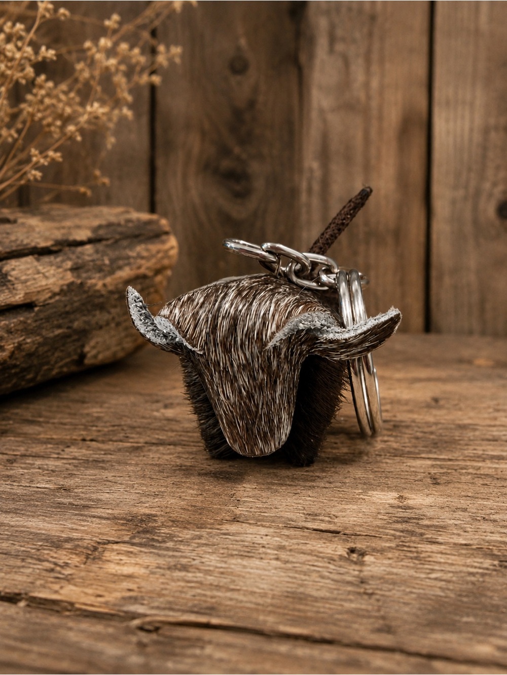 Men's Brown Highland Cow Keychain - Stylish Grooming Accessory